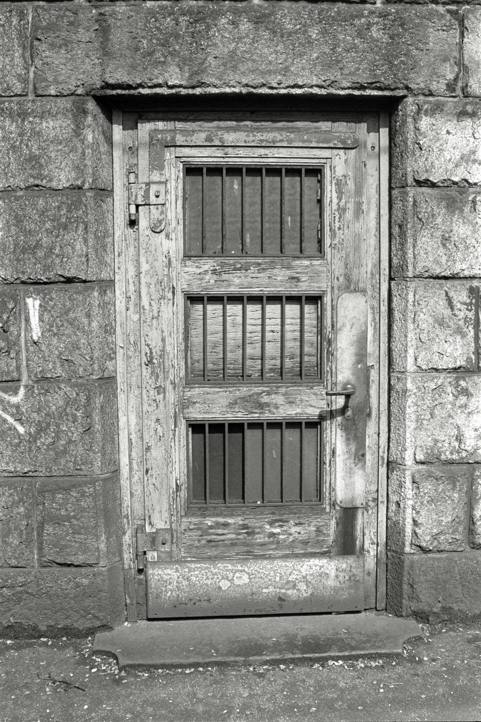 AHP F1992 04 002 sc250507 img30 NLP